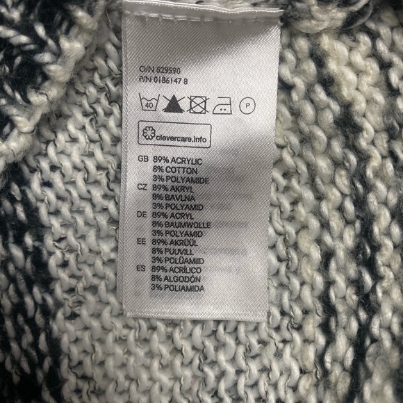 Divided by H&M Black and White Sweater Size XS - Picture 6 of 6
